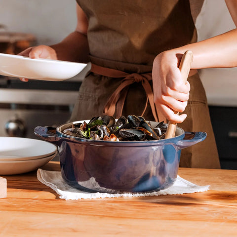 Round Enameled Cast Iron Dutch Oven